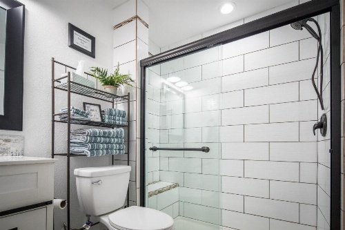 Cliff House At Canyon Lake Home image 7